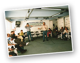 Marcus Aurélio e José Ignácio Lopez Vigil dando oficina de rádio na Oboré em 11 de junho de 1999 - 3º Encontro Unirr-Amarc